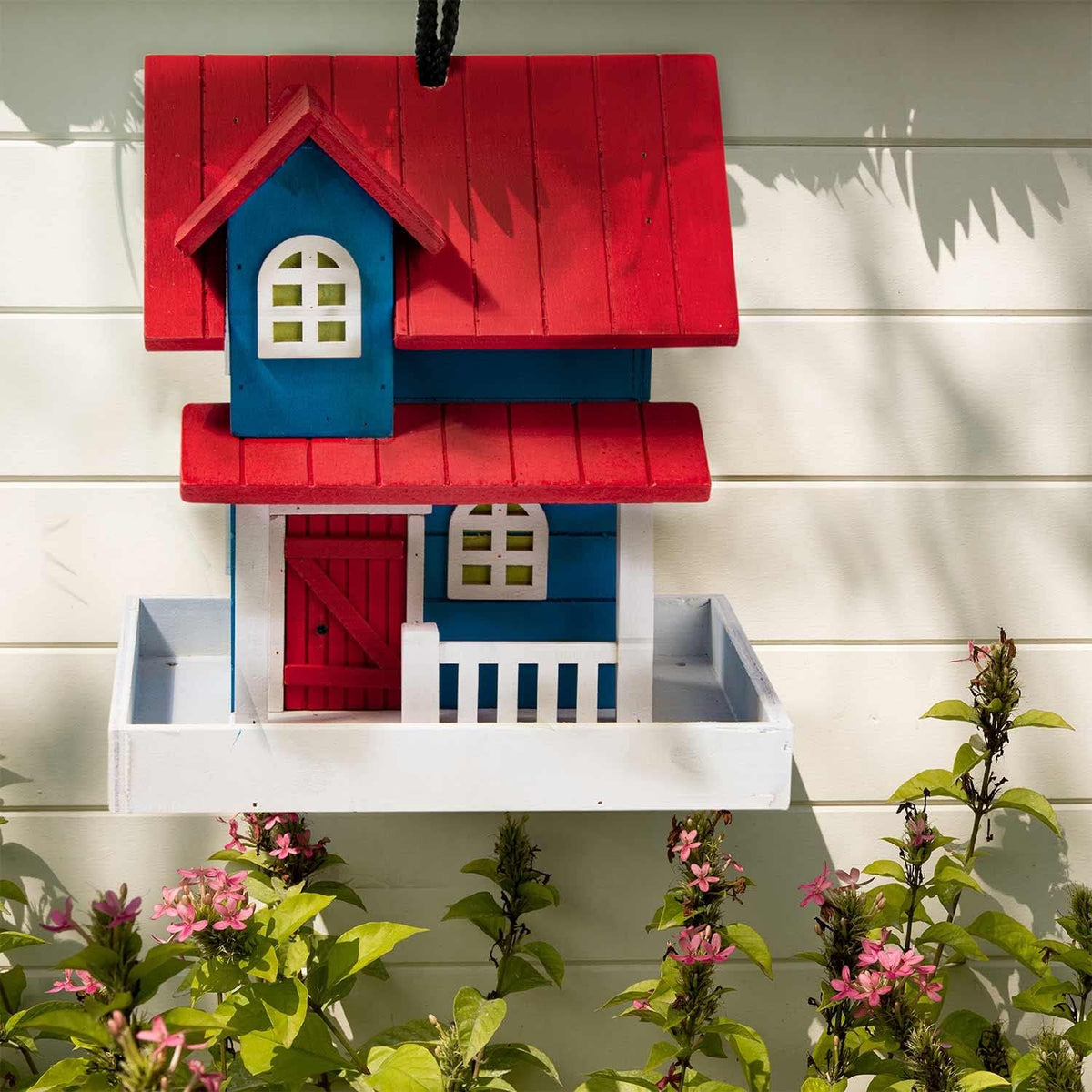 Luxus Vogelhaus im Landhaus-Stil - Fertig montiertes Futterhaus #Variante_Futterplatz (Rot/Blau)