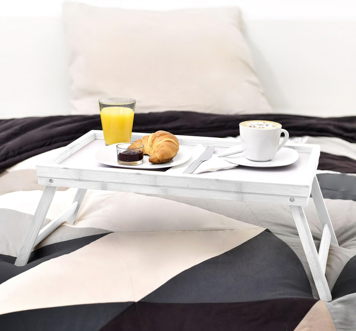 Klappbares Serviertablett aus Bambus für Frühstück im Bett