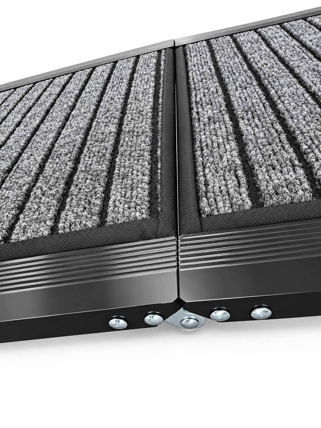 Detail der Scharniere und des Aluminiumrahmens der Advanced Hunderampe #Variante_Advanced